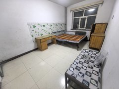 乌海乌达铁路西住宅楼三楼，两室一厅，拎包入住，年租5000包物业取暖。出租房源真实图片