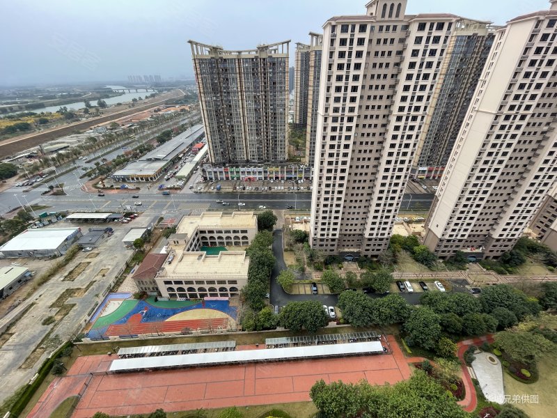 山姆旁只交契税中骏雍景湾大三房六米大阳台