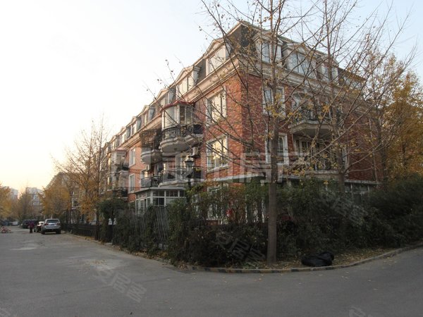 北京海淀西三旗枫丹丽舍急租急租适合情侣居住 的南北通透 3室2厅