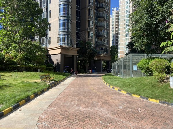 深圳宝安福永金石雅苑金石雅苑 3室2厅1卫全新家私家电租金4100元