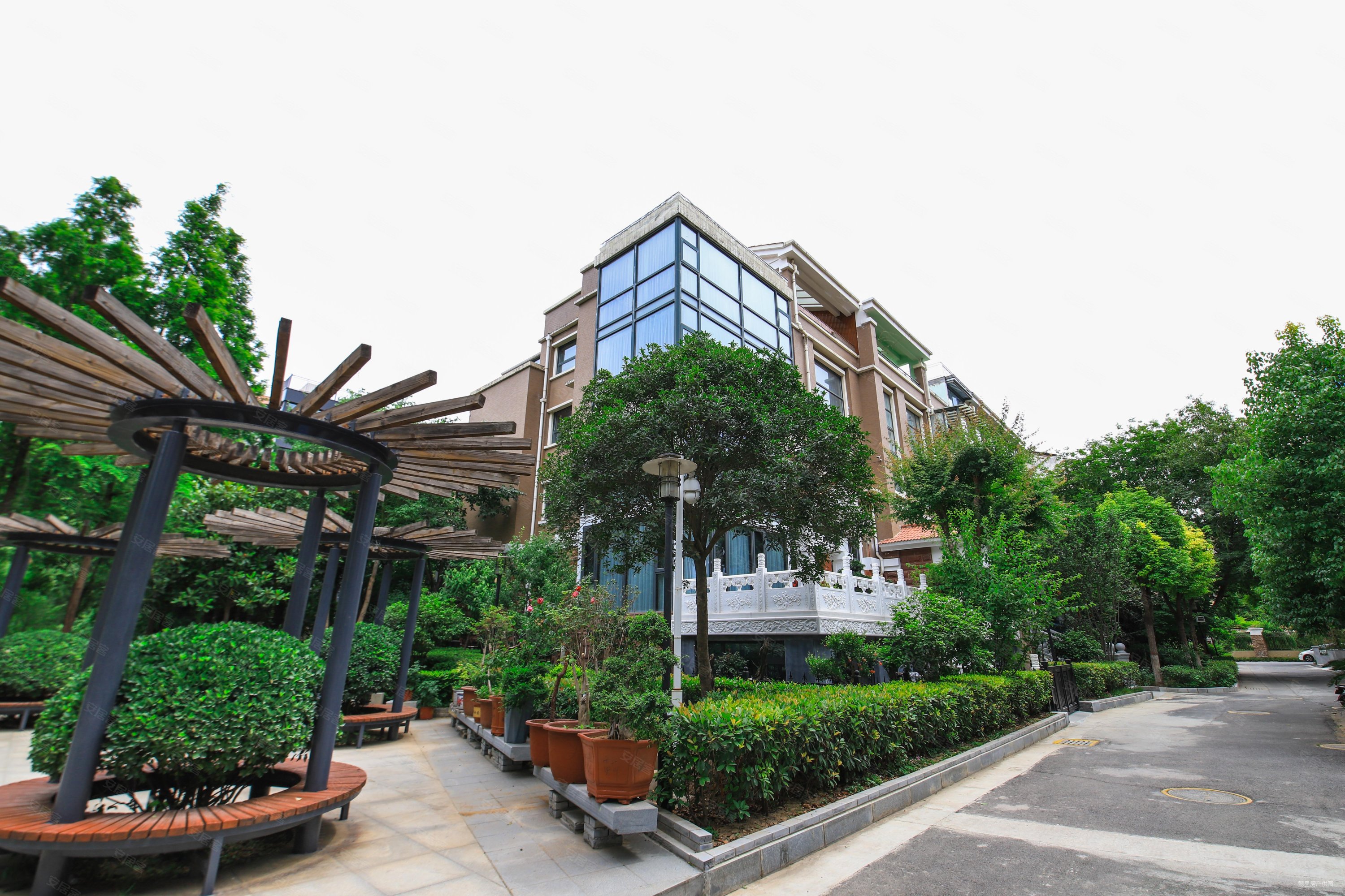 洛阳天花板 建业美茵湖别墅 带大花园 配套车位 精装修,建业美茵湖