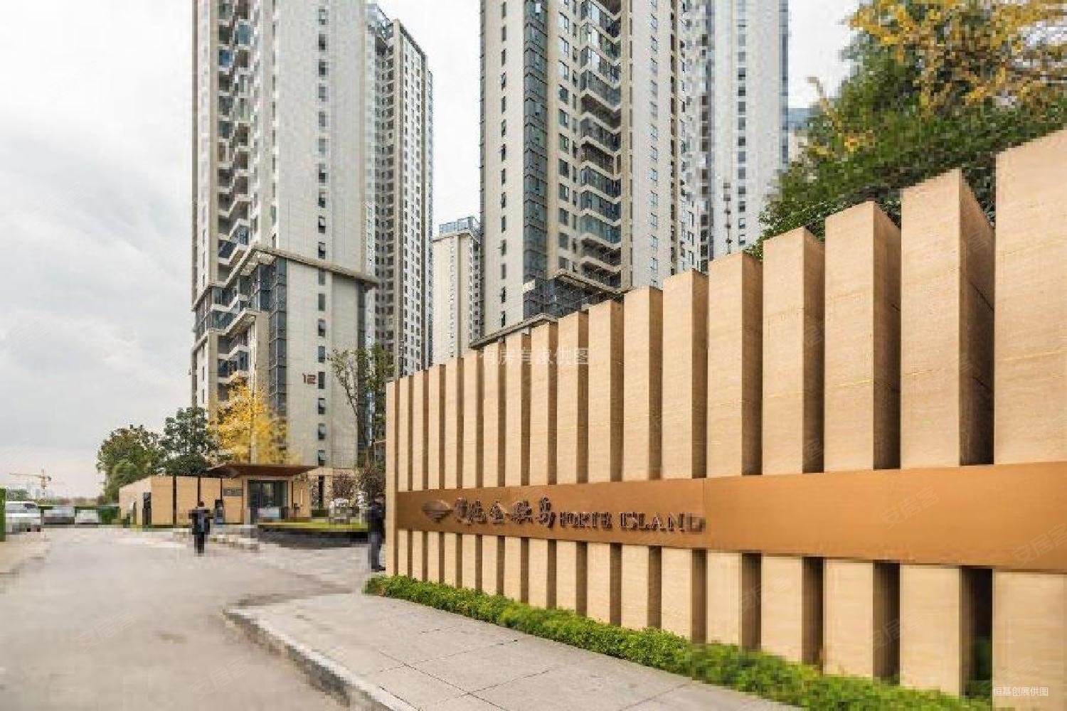 复地金融岛4室2厅3卫204.89㎡南北1298万