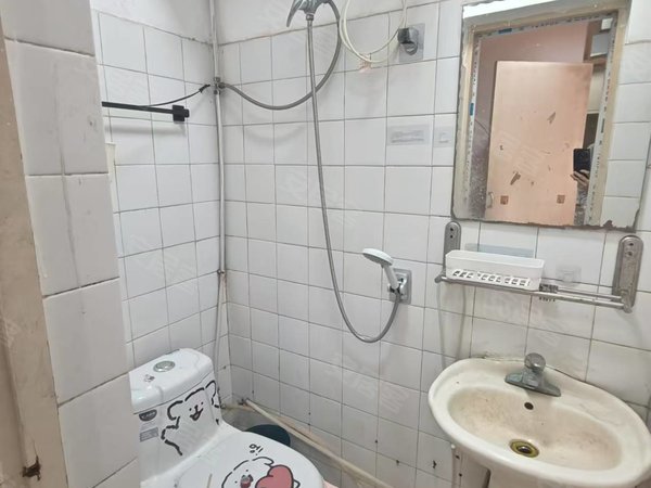 青岛市北洛阳路安阳路社区中心医院地铁站 套一厅 下楼公交站 无中介 可月付 随时可看出租房源真实图片