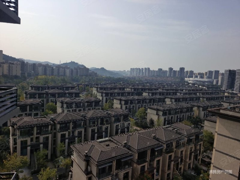 保利罗兰香谷3室2厅2卫127㎡南北80万