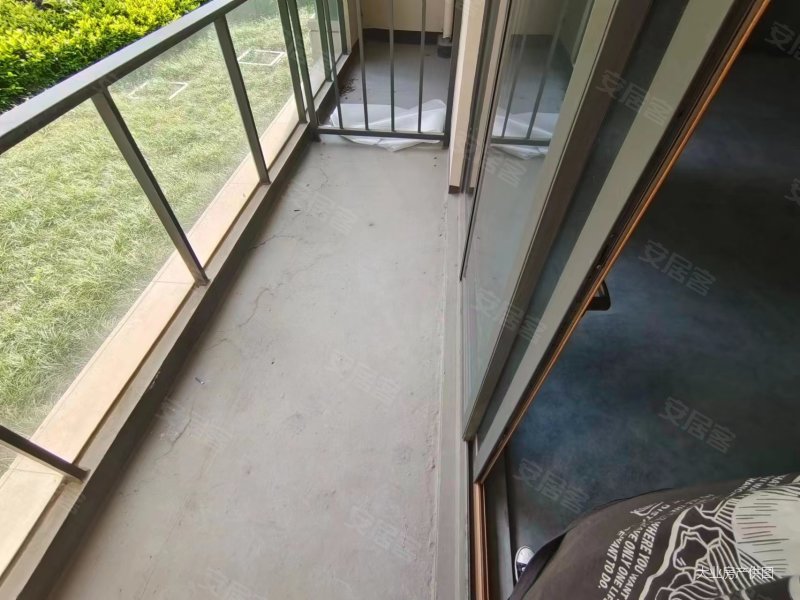 万城紫园3室2厅2卫143.01㎡南北256万