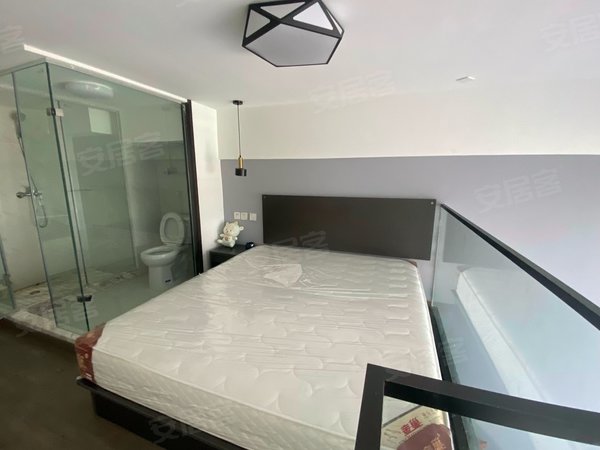 青岛黄岛东方影都融信海发海月星湾(商住楼)新出loft公寓,双卫,采光好