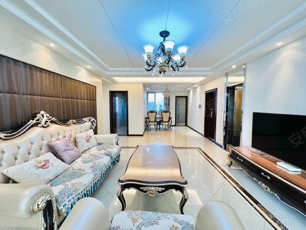 元宝户型套三  高楼层  精装修 干净卫生出租房源真实图片