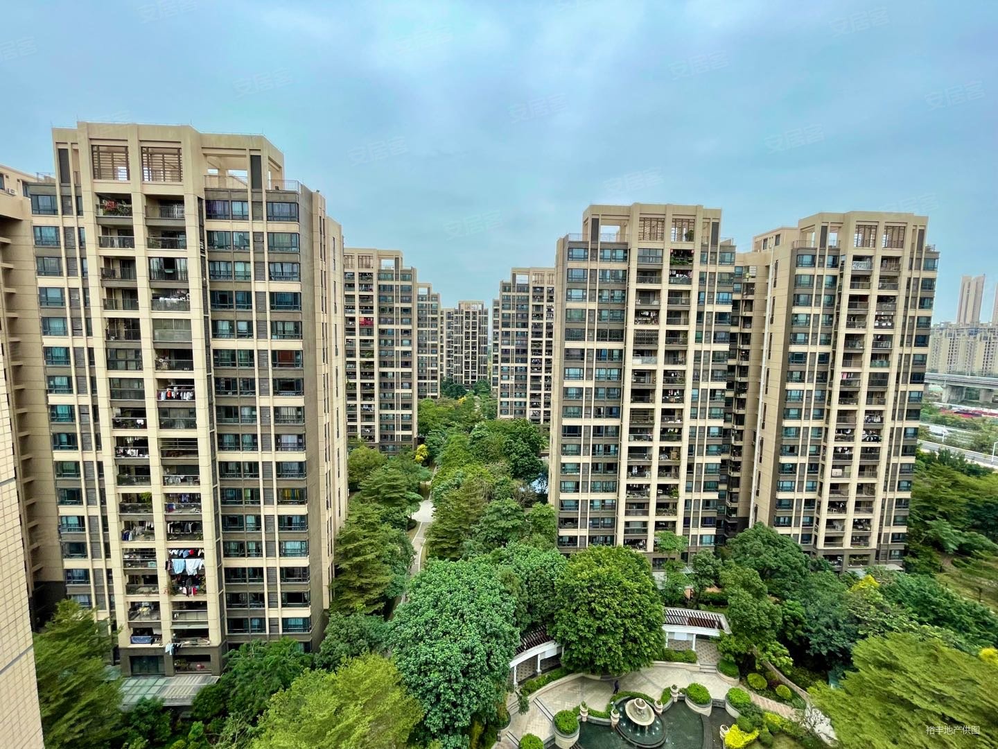 精装修保利塞纳维拉97平满二3室2厅房东急置换诚