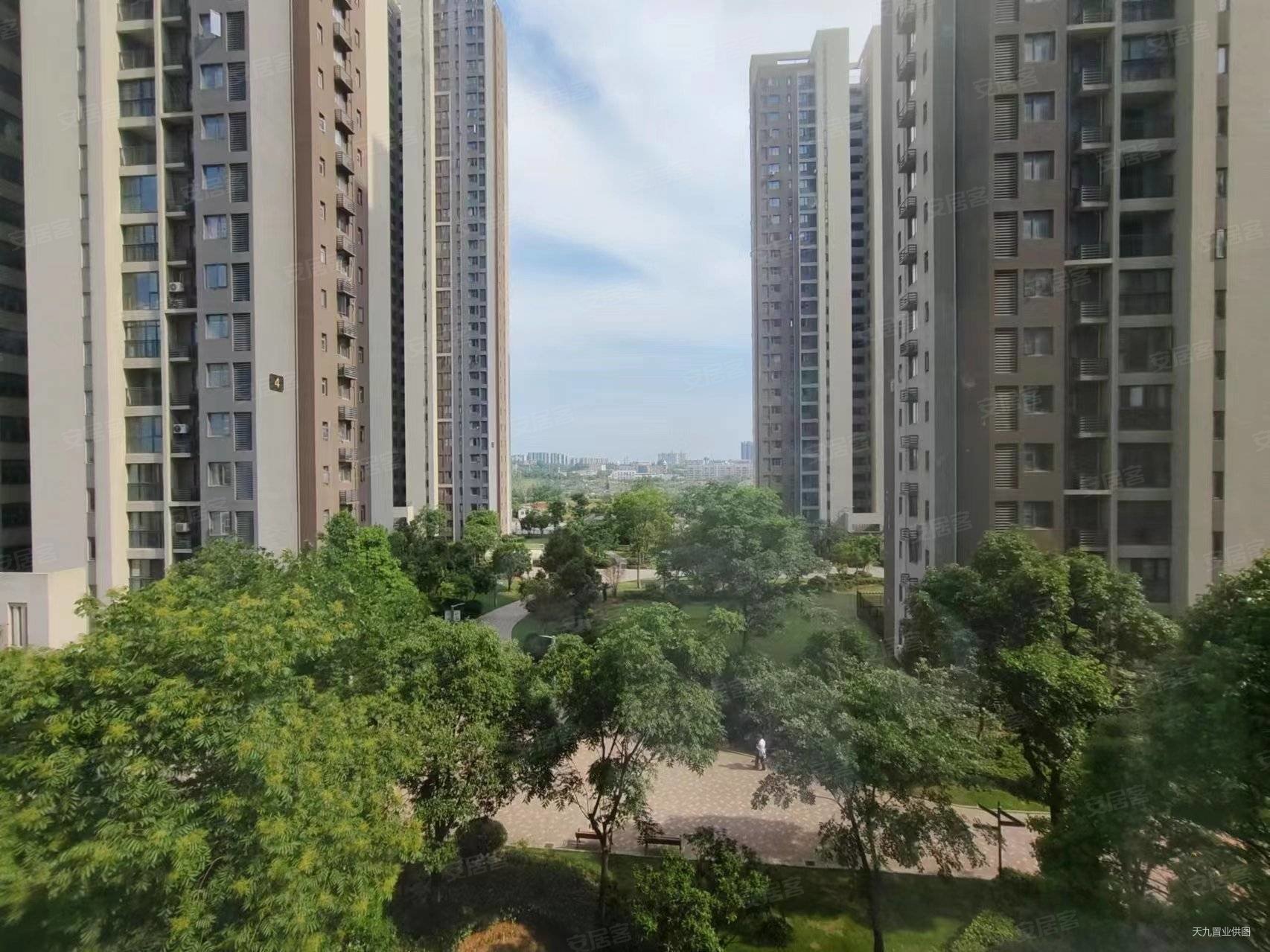 保利圆梦城十区 全新精装三房两厅两卫 南北通透 采光