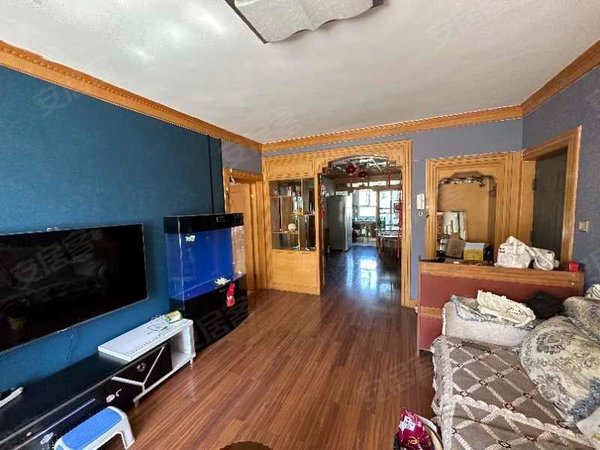 昌吉昌吉市亚中商城长宁小区亚中附近出行方便，房子在5楼出租房源真实图片