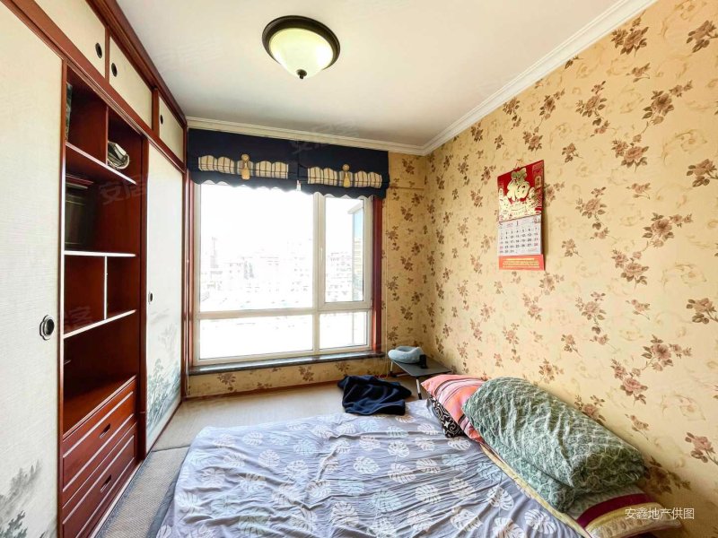 商业配套齐全 南北通透 精装修 小三房 临地铁 电梯房,润德北京公园