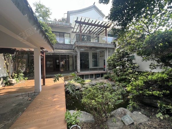 广州番禺万博清华坊清华坊别墅 前庭后花园 带地下室双车库 拎包入住