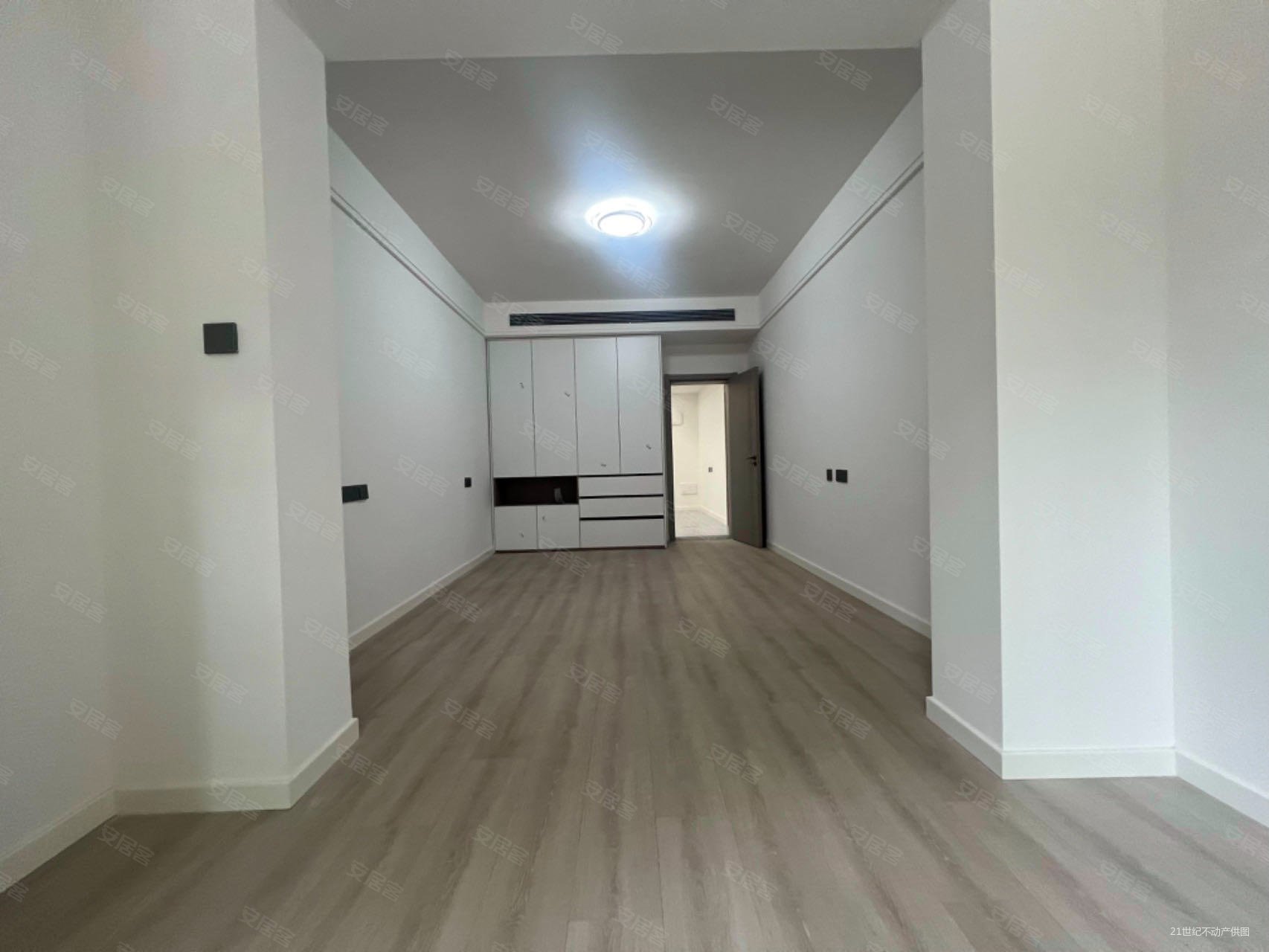 鞍山商圈 8号线鞍山新村地铁口 精装电梯三房 全南边套全明,三峰大厦