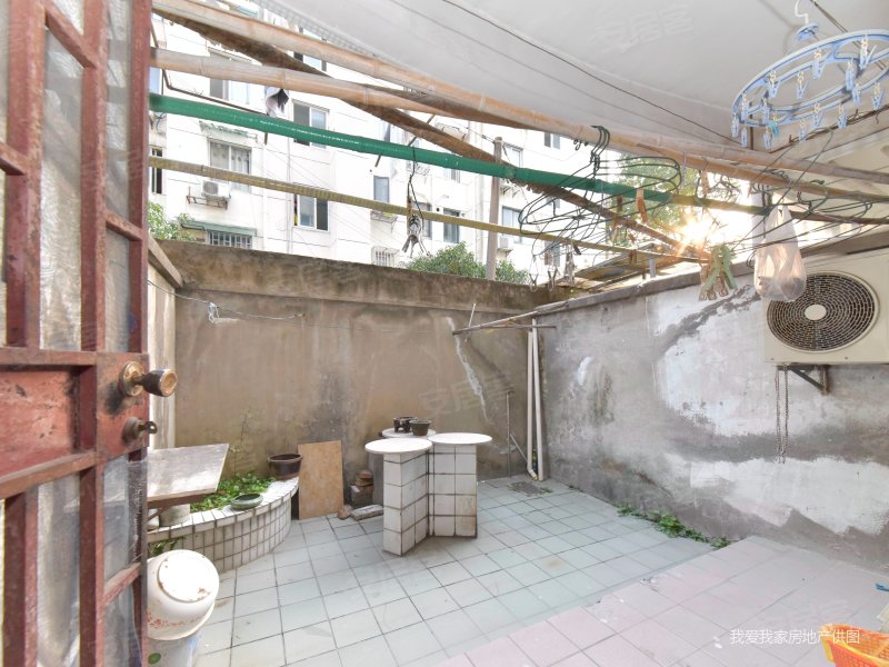 苏大旁东环新村一楼带朝南院满五v一两房全明近轻轨