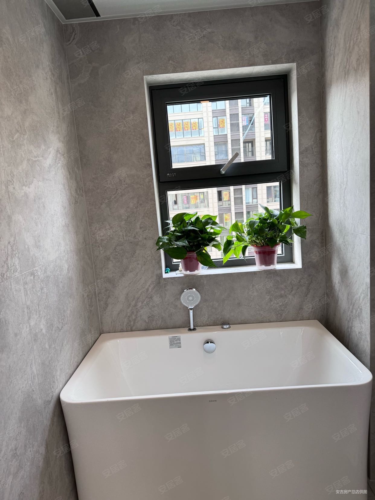 欧洲城桃花源3室2厅2卫104㎡南83.5万