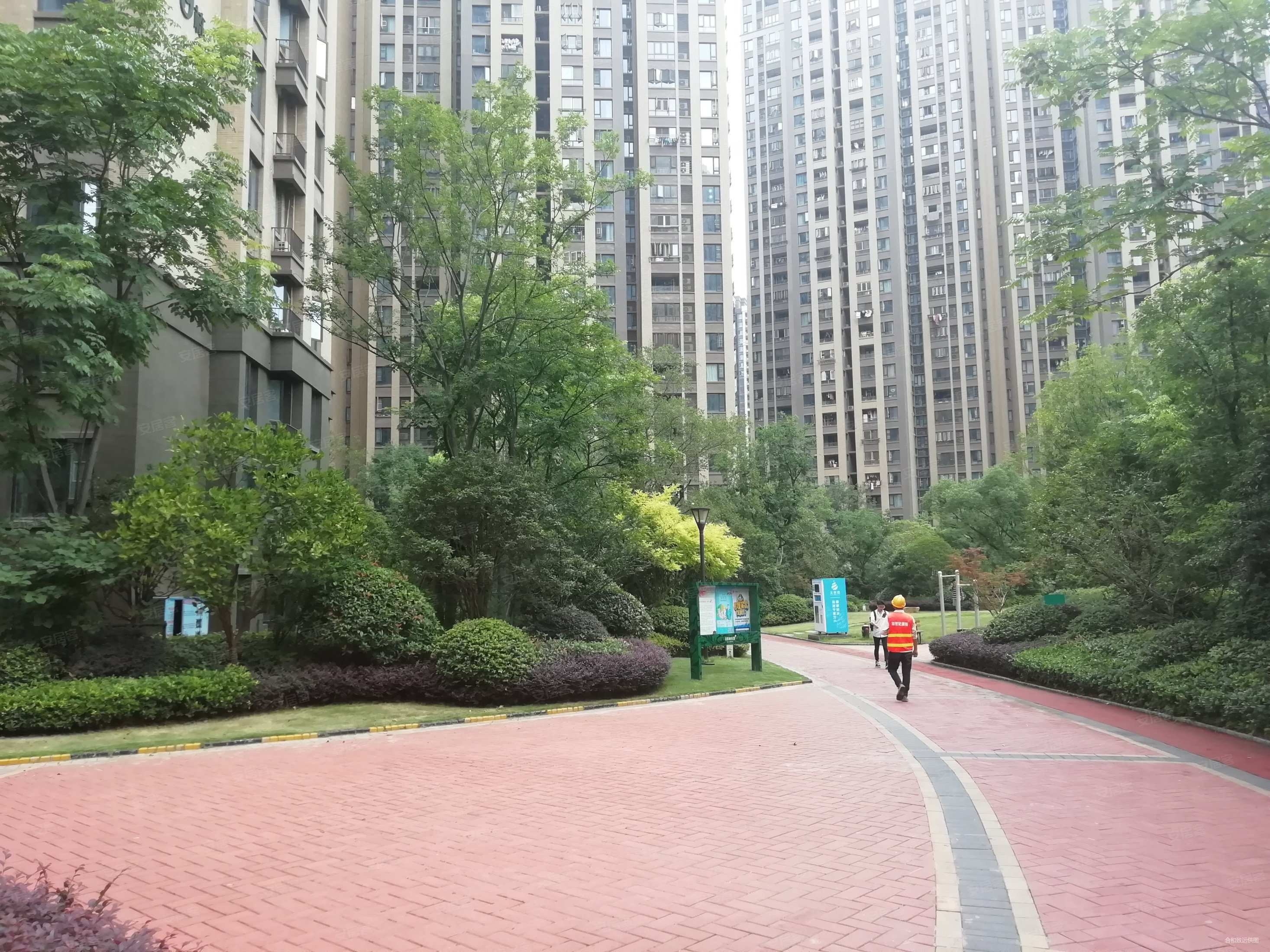 亲还在看房嘛我推荐一套金地格林东郡两室满两年