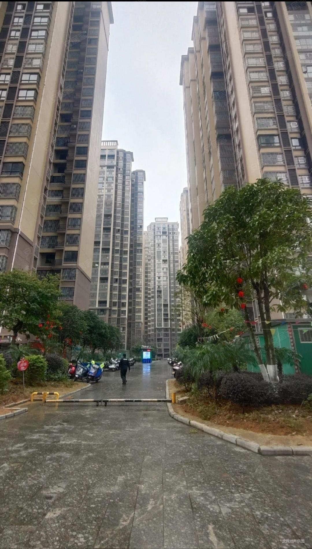 天悦华府三房朝南精装三房两厅两位业主诚心出售钥匙在手