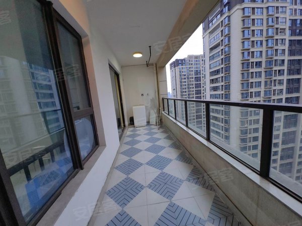 杭州萧山新街融科东南海七号线新街地铁口 融创东南海两室一厅 超大