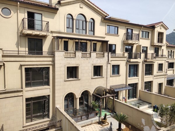 杭州富阳银湖九龙仓雍景山(公寓住宅)银湖实验学校旁 简装上叠排整租