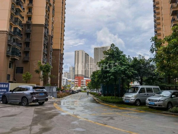 南宁兴宁区政府威宁世纪花城3号线 5号线 地铁口 吾悦广场旁 两房配齐