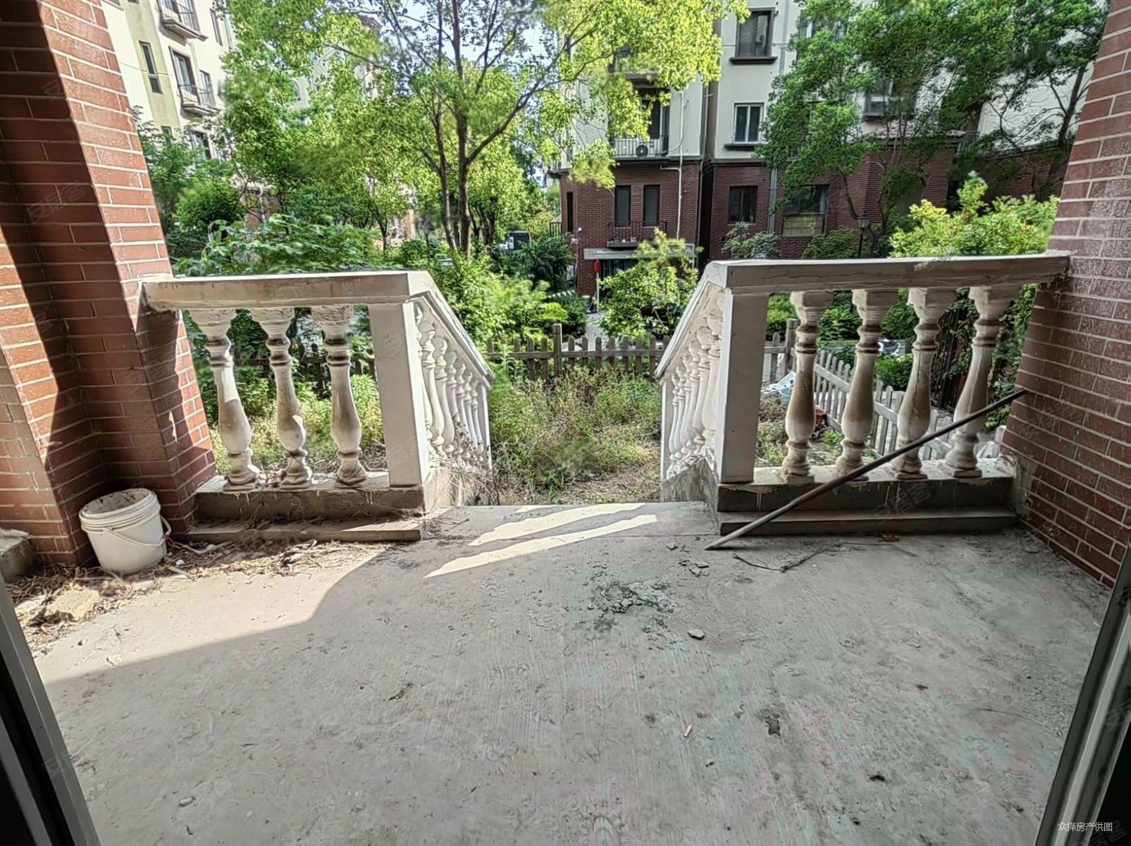 加州玫瑰园 一楼带花园 160万!房龄新 花园洋房