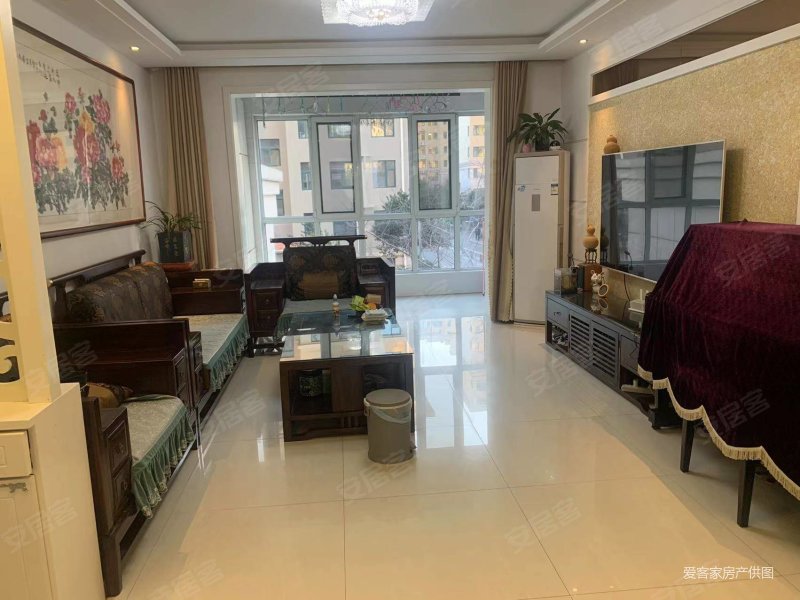 出门城南金洲花园黄巾楼层新装大三居