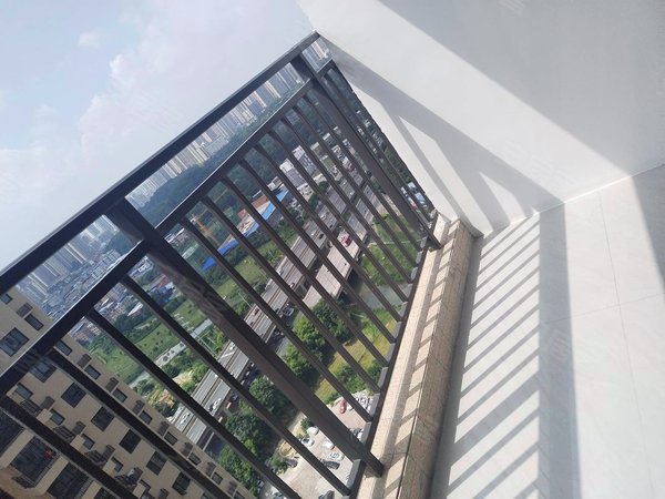 南宁兴宁东沟岭龙光阳光河畔地铁口 实图实拍 阳光河畔 精装一房一厅