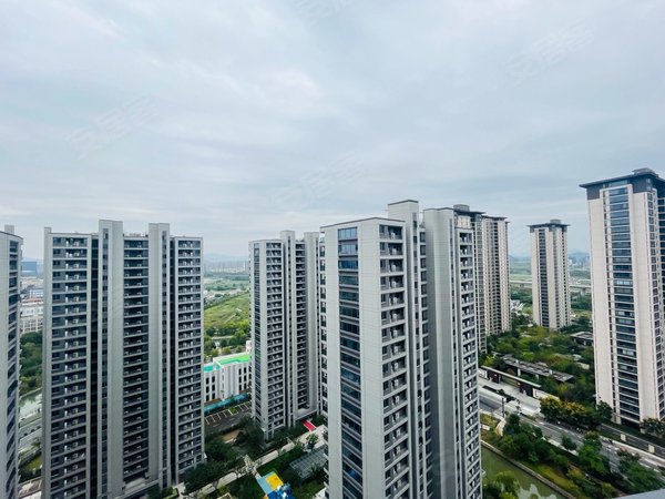 杭州西湖西湖三墩招商融信天澜四号线沿线天澜里精装南北通透出租房源