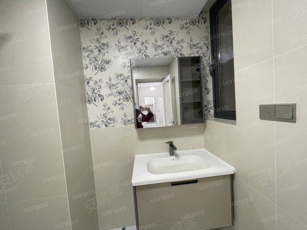 凉山西昌火把广场邛海1号院火把广场 邛海壹号院 套一出租 家具家电齐全 随时看房子出租房源真实图片