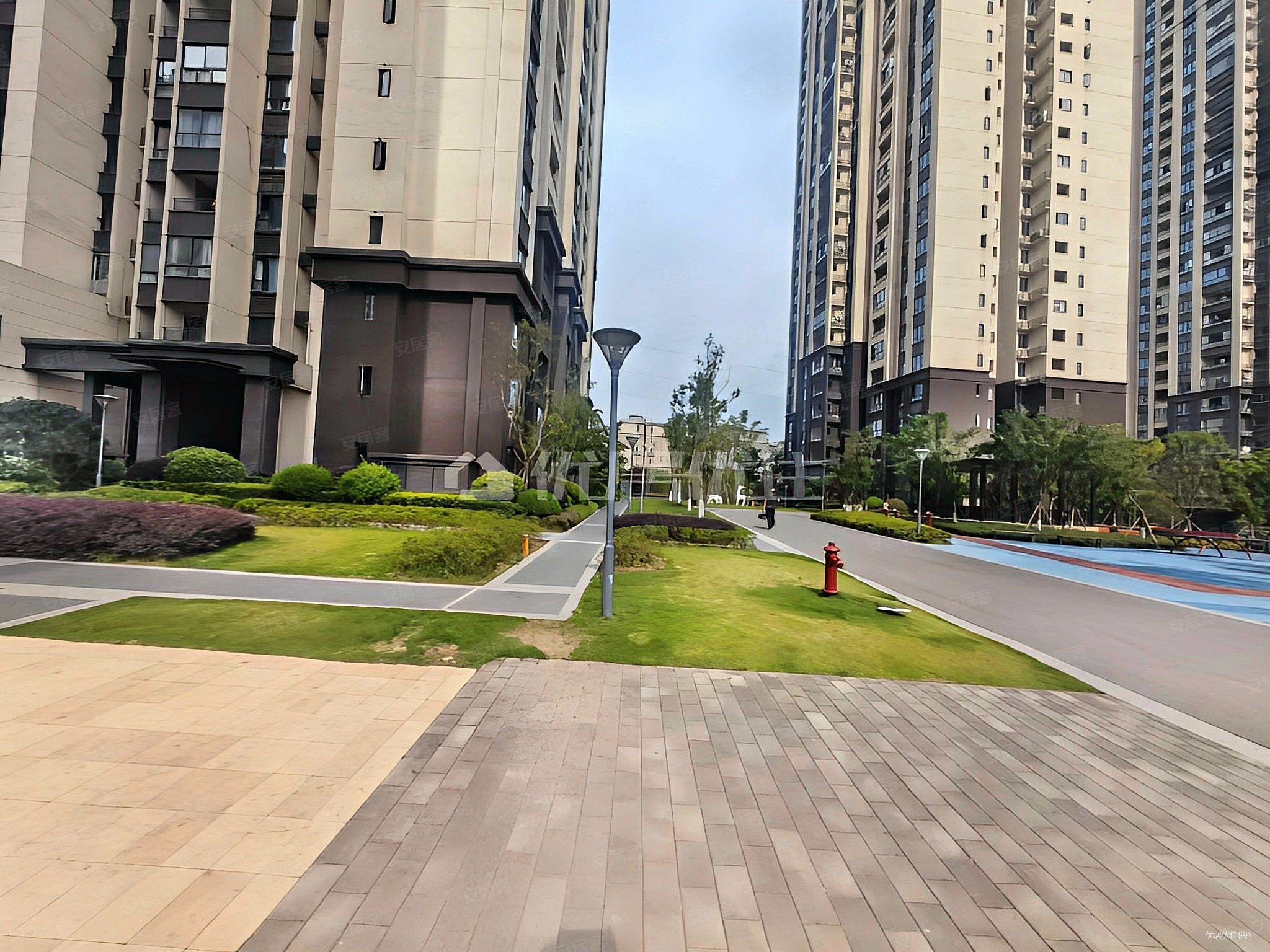 停车方便,荣盛城观云郡花漾里二手房,75万,3室2厅,2卫,100平米-重庆