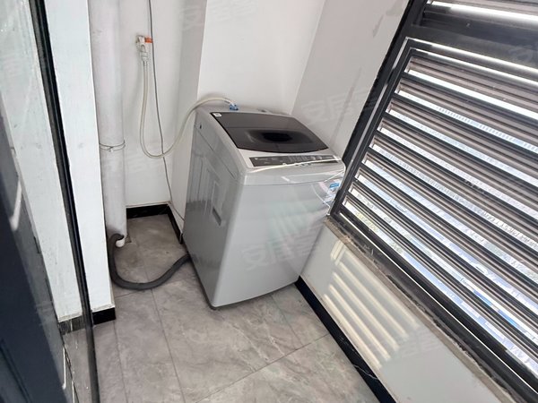 海宁长安镇农发区新天地公馆大学城旁 朗诗新天地公寓 一室精装房 好楼层出租房源真实图片