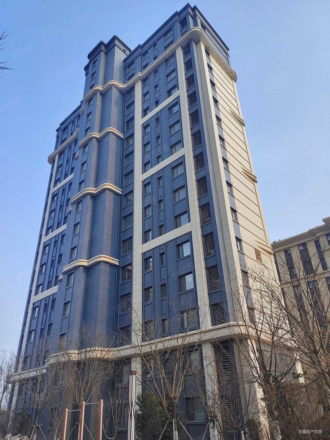 远洋四期万和公馆小高层一梯一户四室三卫户型中间楼层视野好