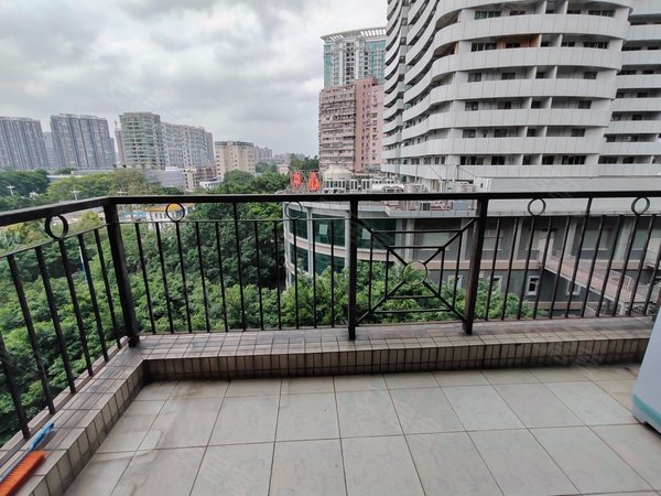 广州荔湾中山八路荔湖明苑荔湖明苑 近中山八地铁口童装市场 位置安静