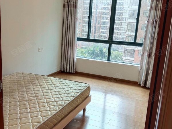 惠州惠城金山湖怡景华庭新天虹怡景华庭3房2厅2卫,房子朝南干净整洁