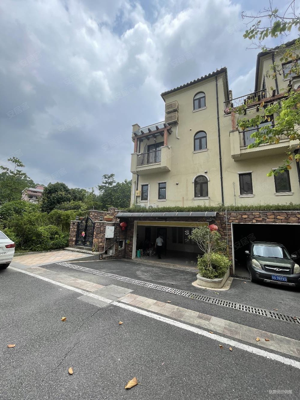 有泳池,业主急卖,中海香樟墅二手房,688万,6室3厅,5卫,382平米-广州