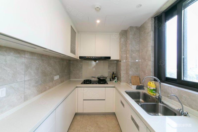 用钱急售新城金樾基本未住家具全留有钥匙随时看房