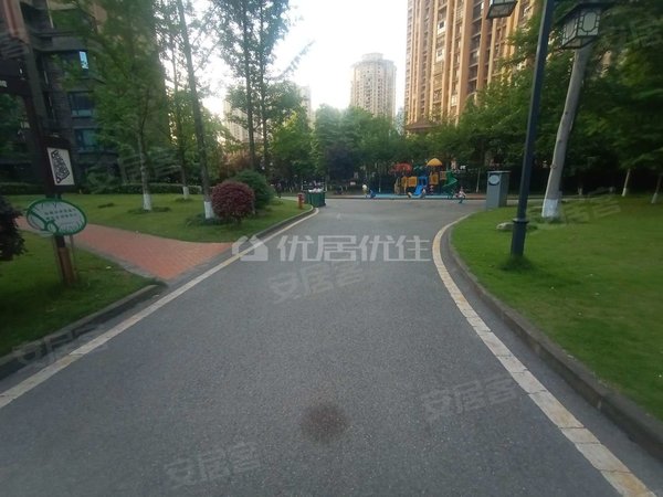 重庆两江新区回兴申佳上海时光精装 3室 3200元每月 押三付一 整租