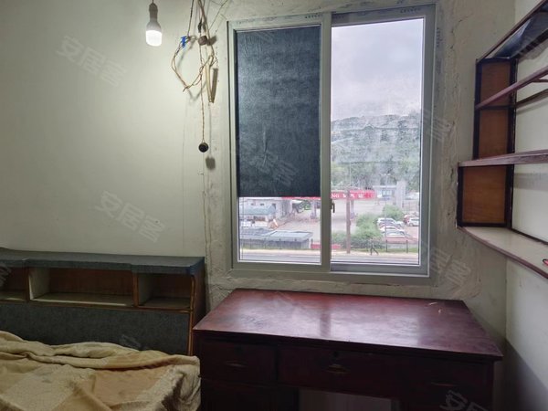 自贡自流井五星街郭家坳街顺龙坝居委会郭家坳街顺龙坝居委会 1室1厅1卫出租房源真实图片