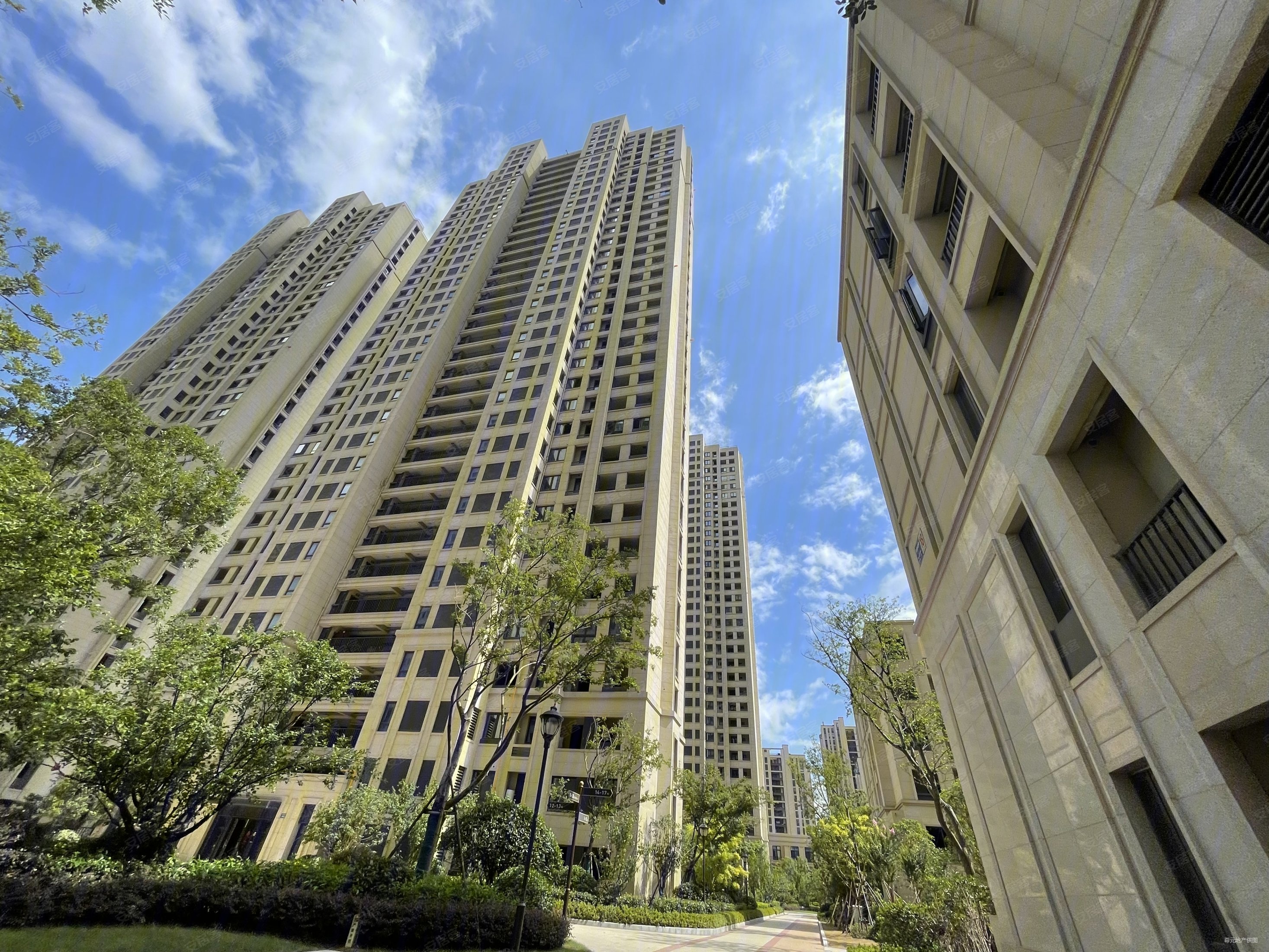 鑫控吴越学府4室2厅2卫141㎡南420万