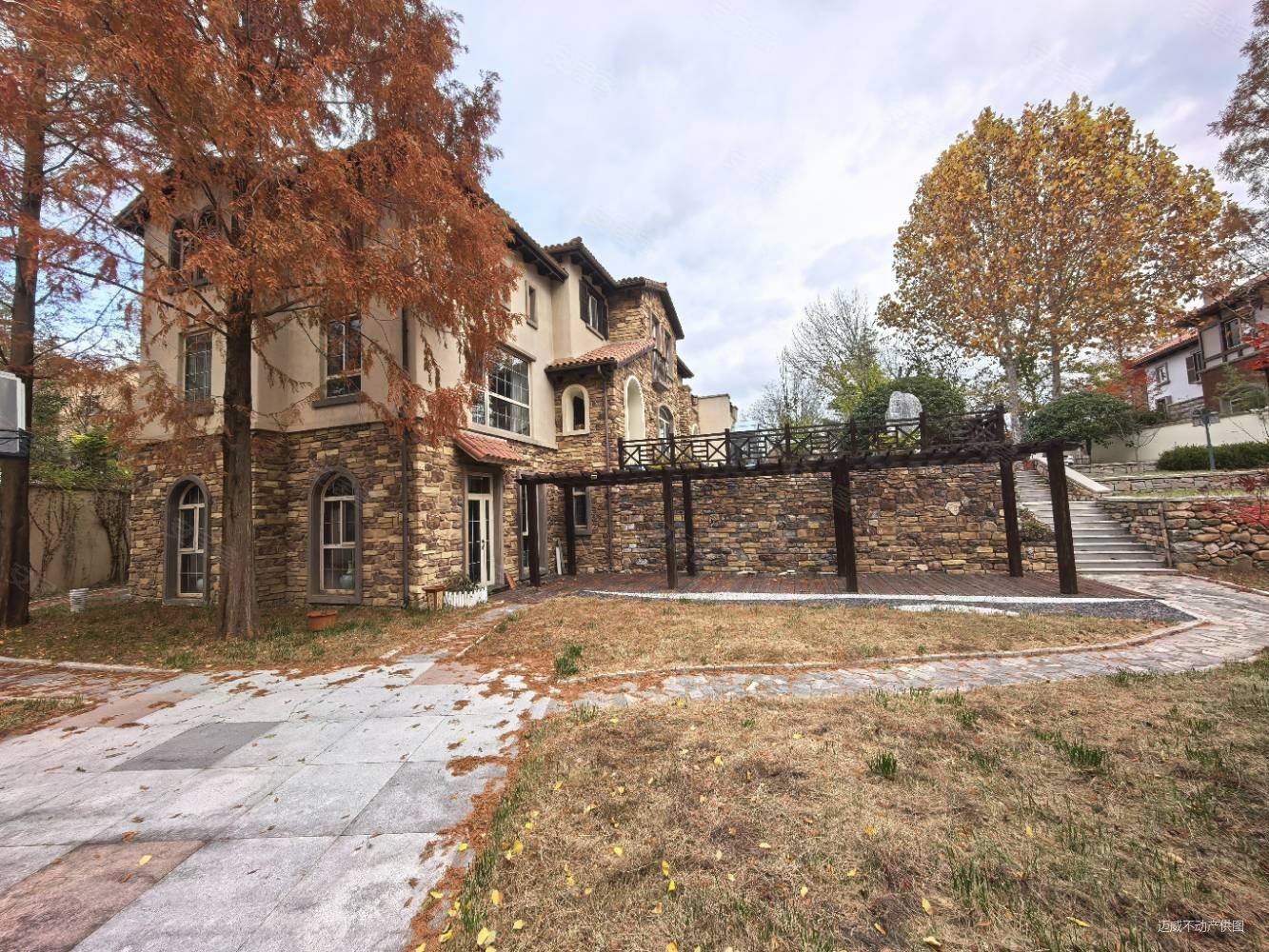 海信温泉王朝(海信千亩园)5室3厅4卫346.01㎡南北799万