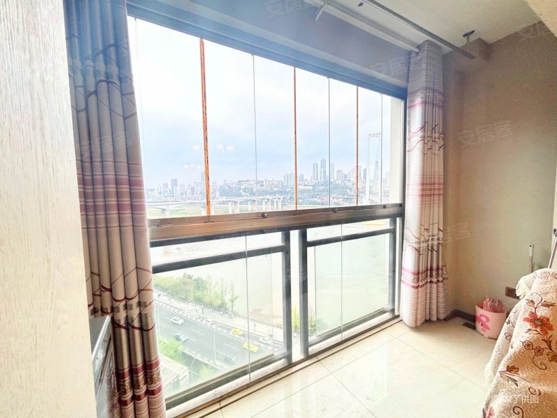 新上一线江景丶网红南滨路丶惊轻轨站就在门口