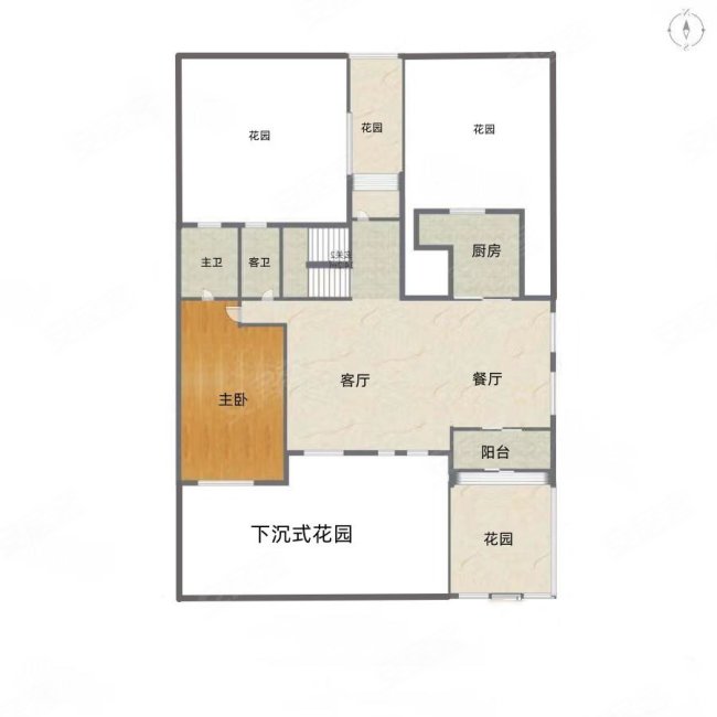 城中心联排别墅  唐岛金湾  送大院子  出门地铁口