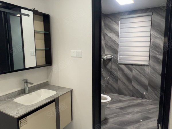 金华武义县武义城东程王佳苑二区出租：程王佳苑120平，3室2卫，精装修，拎包入住，随时看房出租房源真实图片