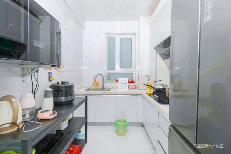 中海金湖湾新出精装三室电梯洋房新小区急售