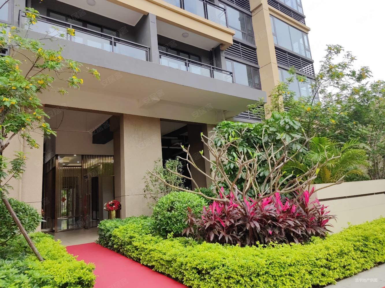 西区颐安熙园总价120万买三房带装修就在楼下