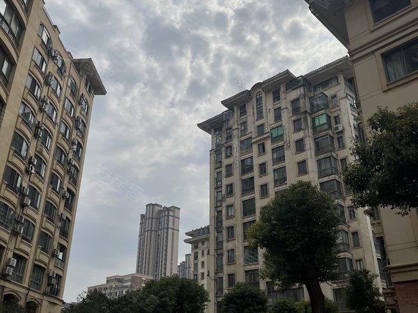 昆山玉山老城区雍景湾西苑雍景湾西苑 随时看房 3室2厅2卫 配套齐全