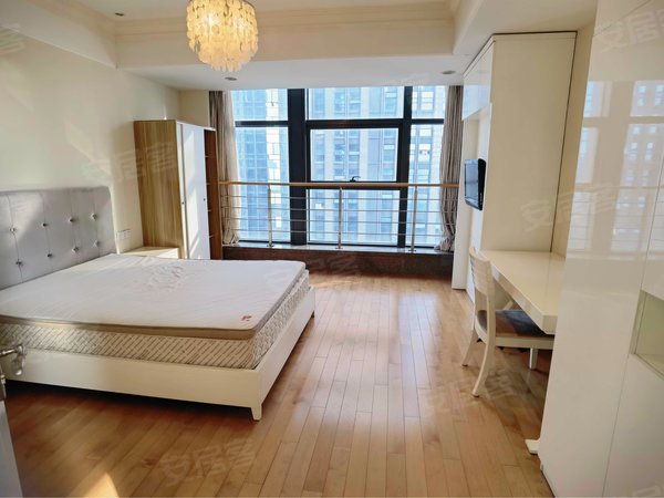 金龙大厦 汉峰峰公馆 精装厅室分离一室 天街双城国际一线江景,滨江