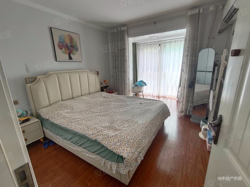 佳源巴黎都市(二期) 精装修 带车位 地暖 总价低