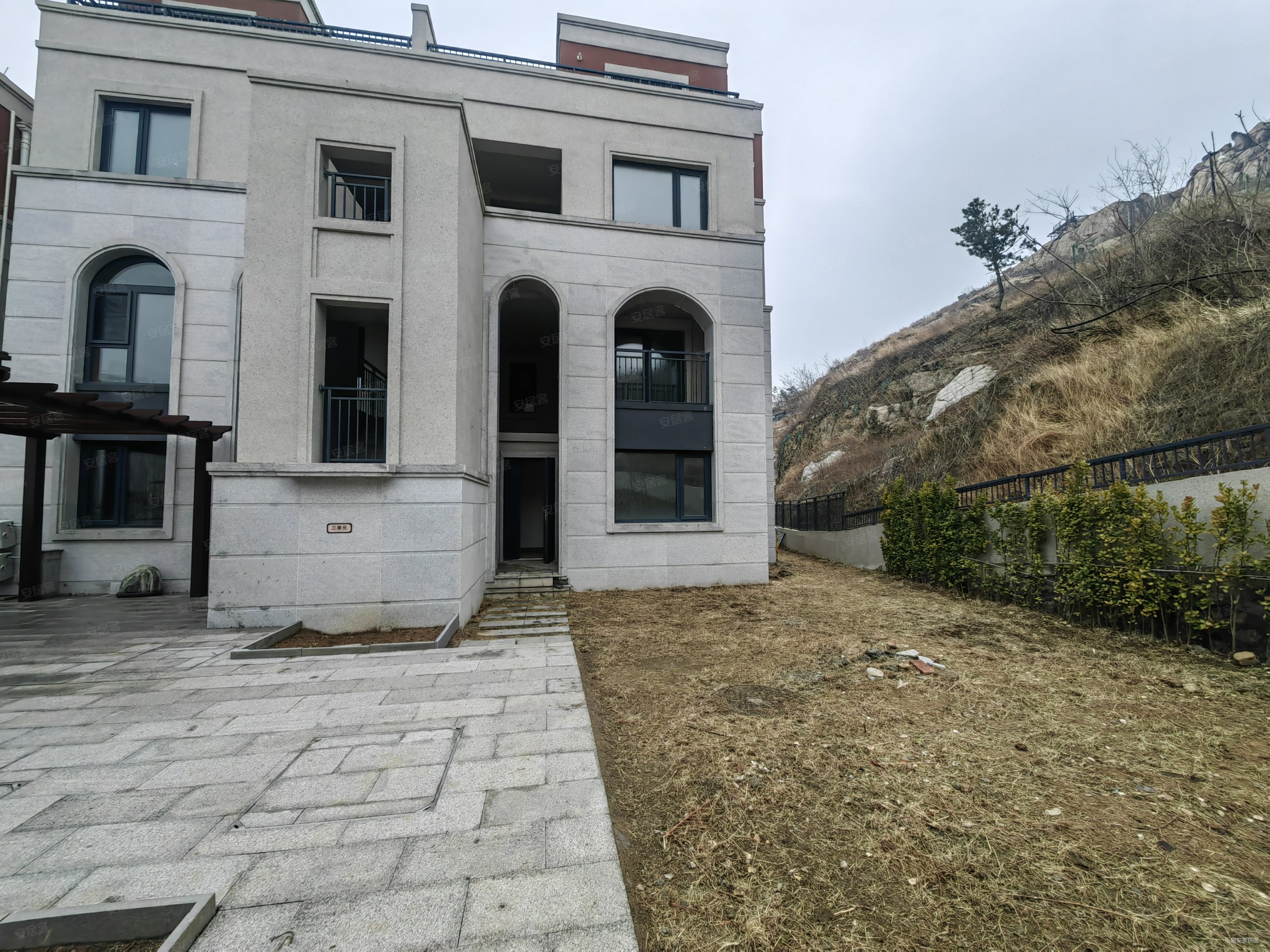 万科青岛小镇(五期科莫湖别墅)4室2厅3卫174㎡南北288万