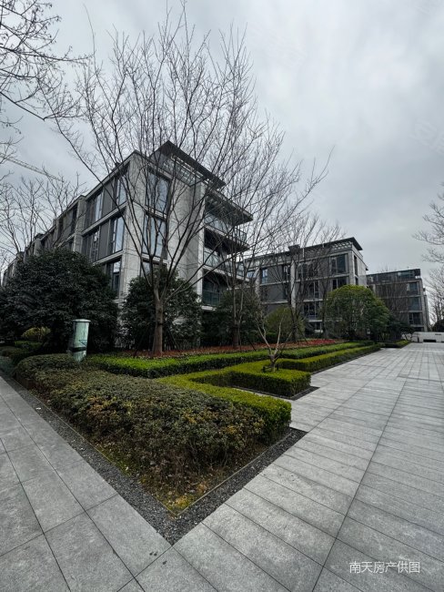 超大花园下叠西首有钥匙绿城柳岸晓风石材干挂低容积率